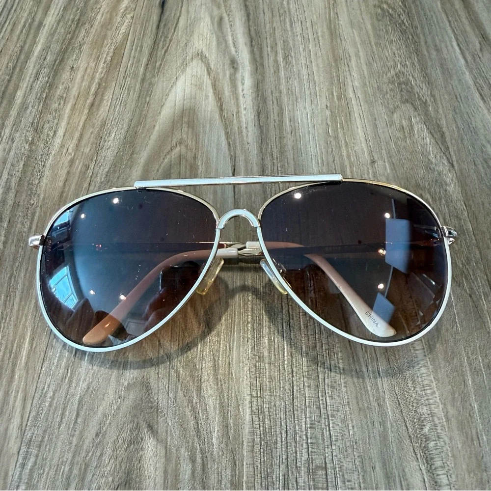 Steve Madden Silver Frame Brown Gradient Aviator Sunglasses